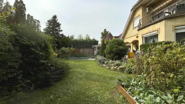 Eladó családi ház, Budapest, XVI. kerület 8 szoba 312 m² 254.2 M Ft