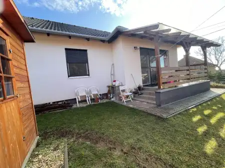 Eladó sorház, Nagytarcsa 4 szoba 83 m² 91.98 M Ft