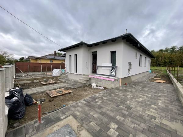 eladó újépítésű ikerház, Nagytarcsa