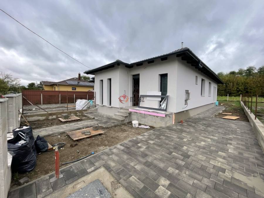 eladó újépítésű ikerház, Nagytarcsa