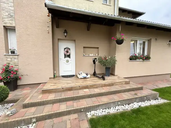 Eladó újszerű ikerház, Dunakeszi 5 szoba 150 m² 219.9 M Ft